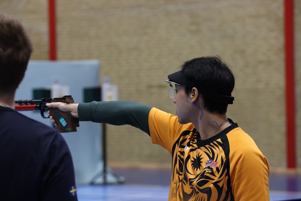 丹麦射击公开赛  黄冠捷男10米气手枪夺银