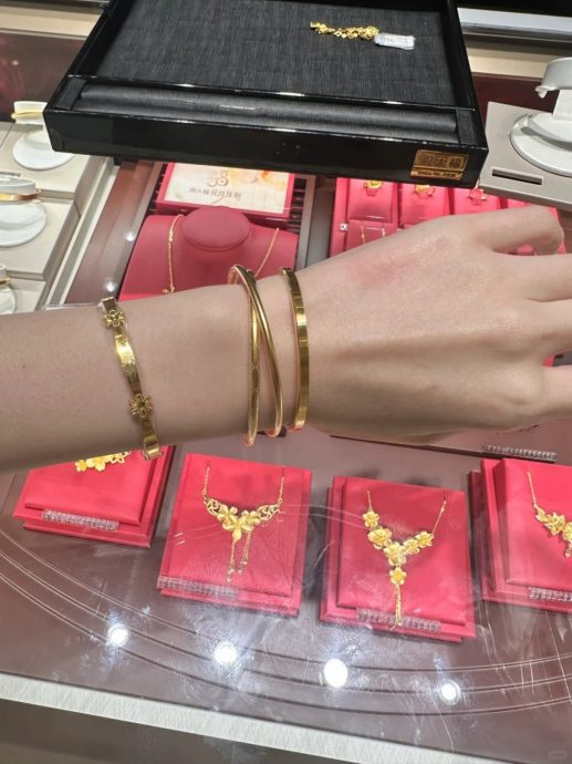 价格高保值 年轻人狂购 中疯抢龙年金