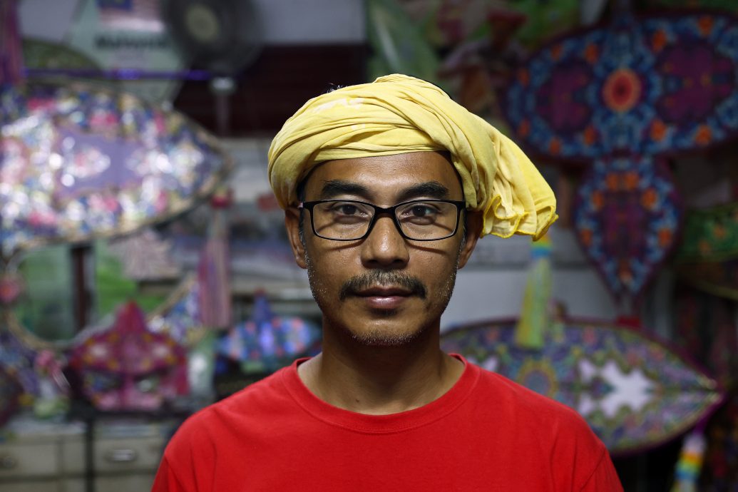 吉兰丹风筝工匠为马来西亚世界夫人制“月亮风筝”服装，作品在国际舞台放光彩！