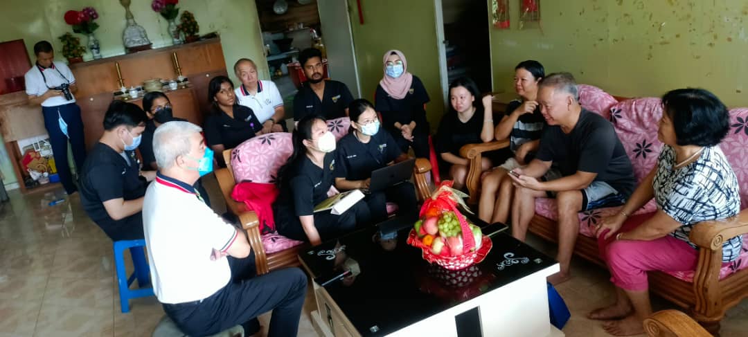 全国暖势力:从报章知道无语良师 妇女遂愿家人安慰