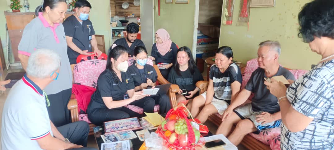 全国暖势力:从报章知道无语良师 妇女遂愿家人安慰