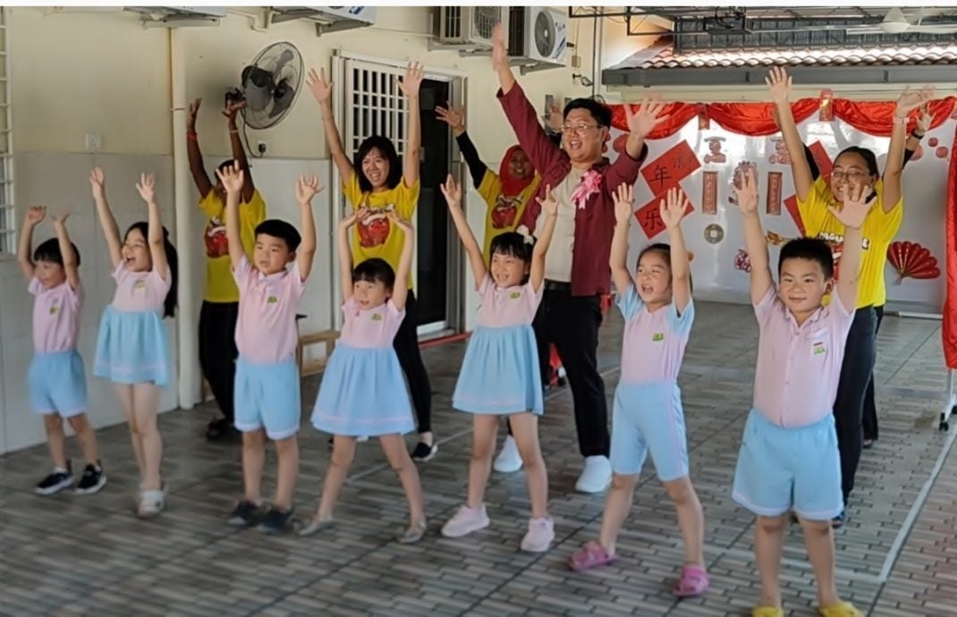 全国版/未签/郑斌彦:不仅文化输出中国 新年歌成大马文化代表