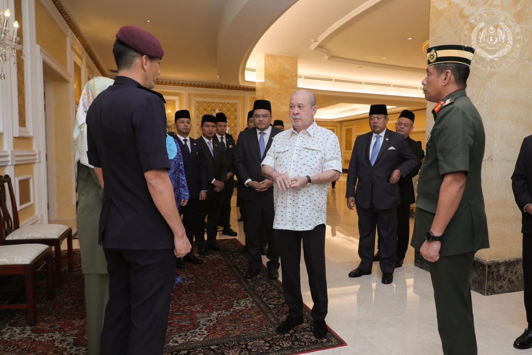 全国：国家元首聆听国家王宫总管汇报 国家王宫管理情况