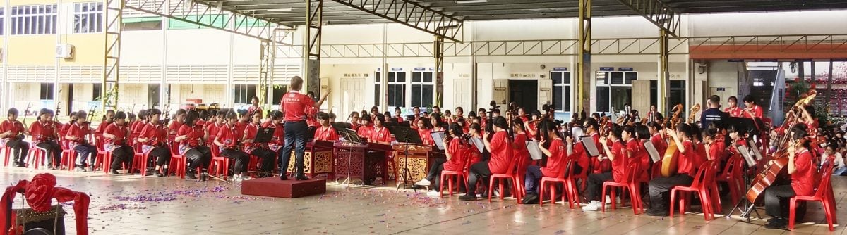 全女班百人齐鸣节令鼓奏华乐 怡圣母华小创双大马记录大全