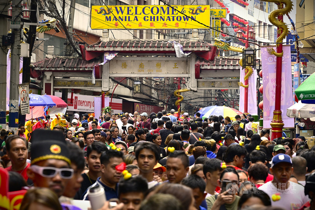 全球最古老中国城 农历春节万头攒动年味足