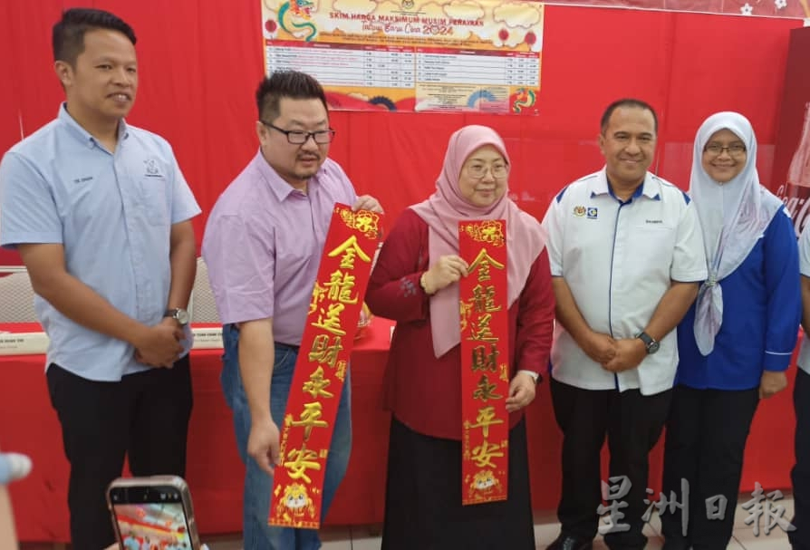 外国车牌添津贴油,傅芝雅沙烈劝民众投报。