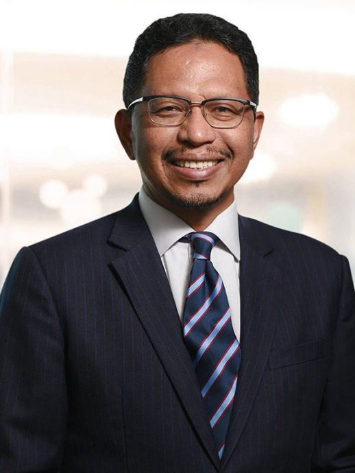 再尼乌江即日起履行高等教育部秘书长的职务。