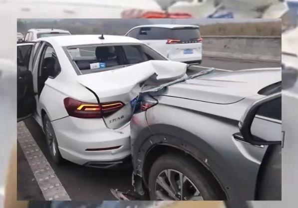 再烂也要回家过年 车坚强感动万千网友