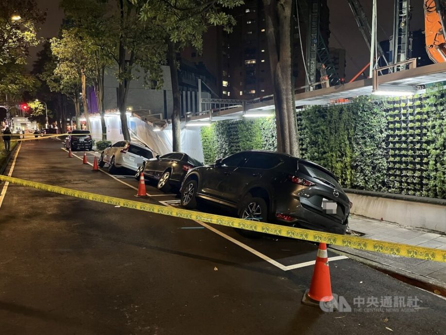 北市新建工地地层下陷 路边整排车倾翻