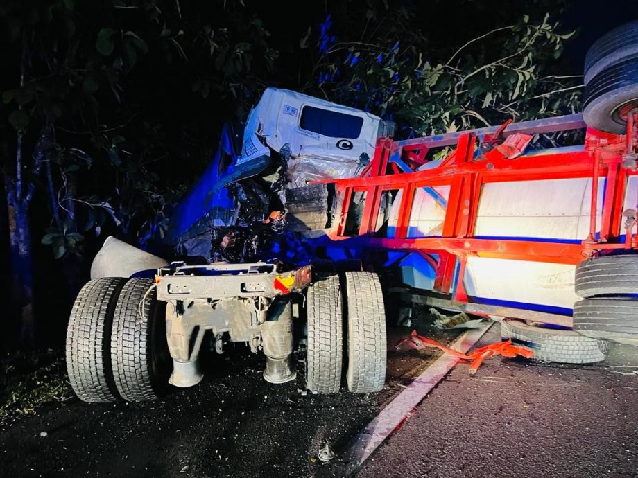 南北大道两罗里车祸 车龙长达5公里