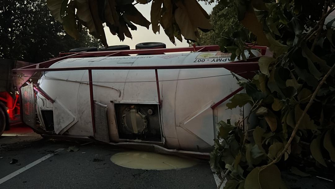 南北大道两罗里车祸 车龙长达5公里