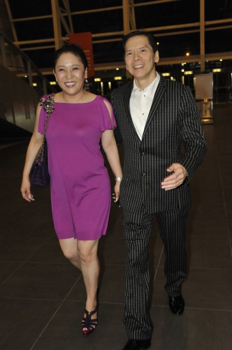 向太情人节收钞票花 网民误看成钢丝刷