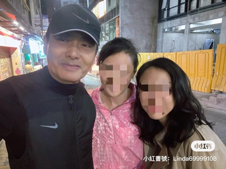 周润发用餐被捕获 突然跟粉丝道歉理由超暖