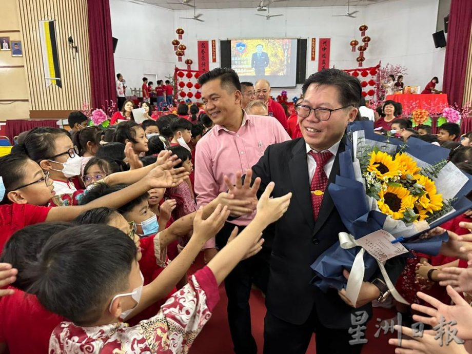 和丰兴中小学执教27年 石光龙老师荣休