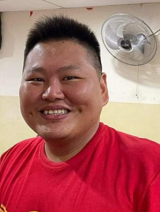 哲仁村民:影响新村发展 反对撤掉村口交通灯