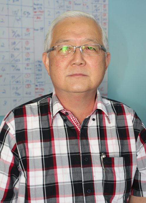 哲仁村民:影响新村发展 反对撤掉村口交通灯