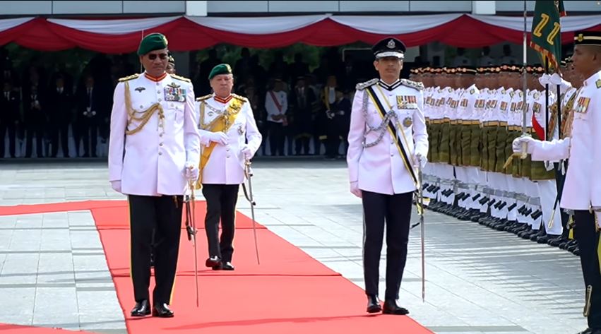 国会会议主持开幕 新元首发表施政御词