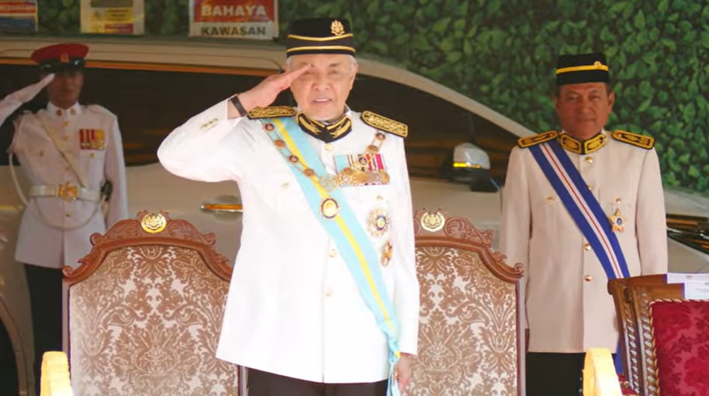 国会会议主持开幕 新元首发表施政御词