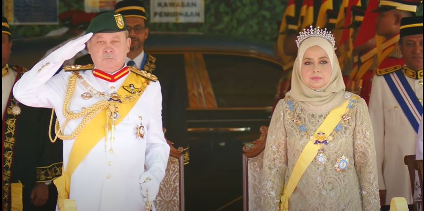 国会会议主持开幕 新元首发表施政御词