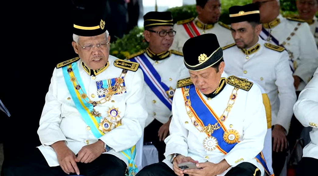 国会会议主持开幕 新元首发表施政御词