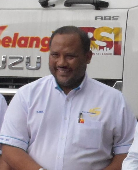 外籍男子逐户讨红包 KDEB:非员工