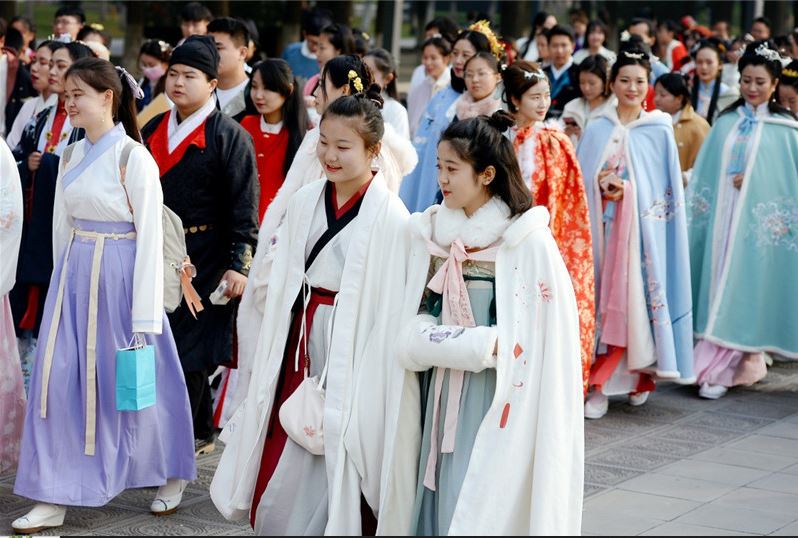 多地推出春节“出行福利” 苏州穿汉服免费搭地铁