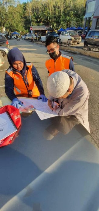 夜市装聋扮哑日赚500令吉 OKU乞丐拥宝腾X70！