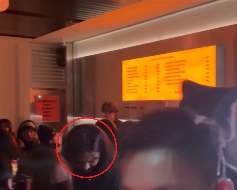 夜店护花暗谱姐弟恋？ ​柯震东牵手安心亚被拍