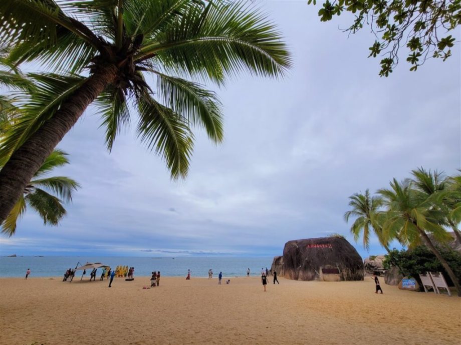 大批旅客春节后滞留三亚 海南挨轰堵人留岛强迫高消费