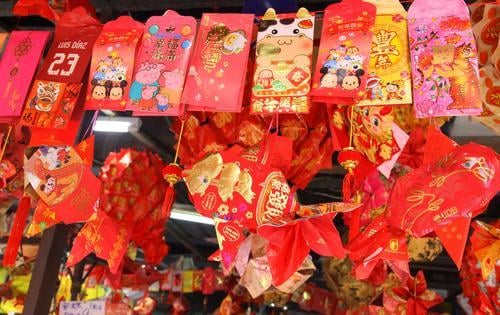 大都会/安娣不平凡,回收红包封巧手制作红灯笼布置水果档口
