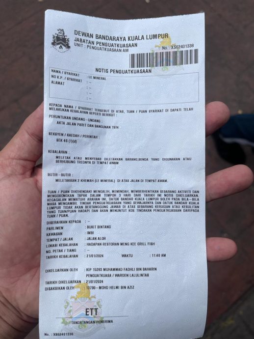 大都会/早报头/隆市政局被指执法双标,阿罗街小贩迷惑“路边能不能摆桌椅招客”