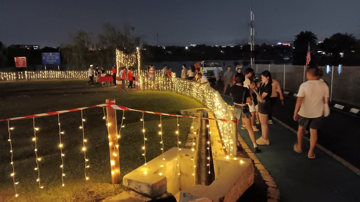 大都会／锡米山湖景公园月色如水，2000人次陶醉“柑敢来”元宵氛围／5图