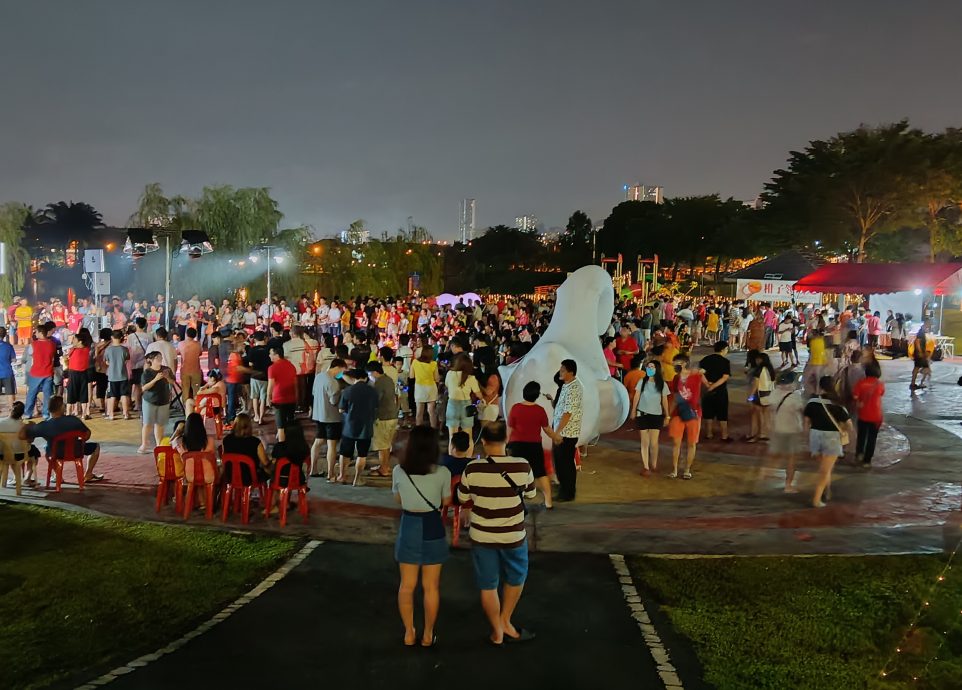 大都会／锡米山湖景公园月色如水，2000人次陶醉“柑敢来”元宵氛围／5图