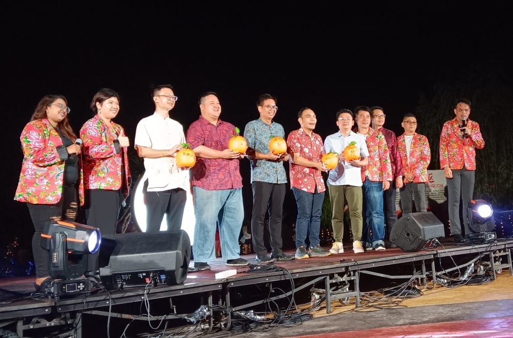 大都会／锡米山湖景公园月色如水，2000人次陶醉“柑敢来”元宵氛围／5图