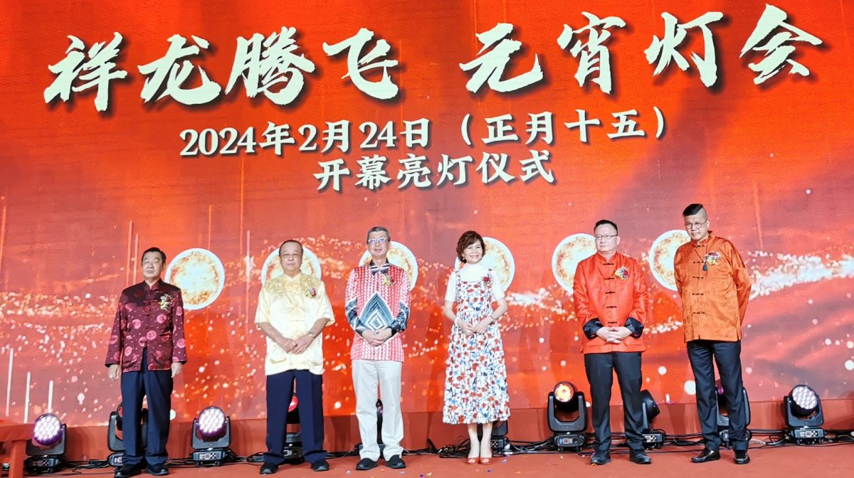 大都会：由仙境集团首次举办的《祥龙腾飞 元宵灯会》，吸引5000民众闹元宵