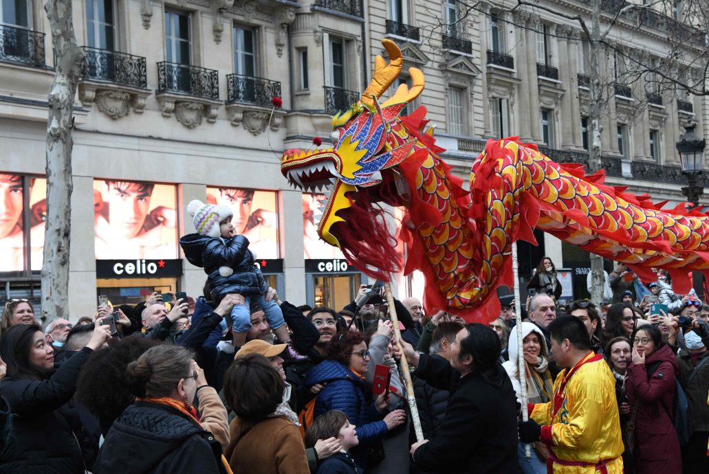 天下事 北京丰台站迎来春运客流高峰期(1)