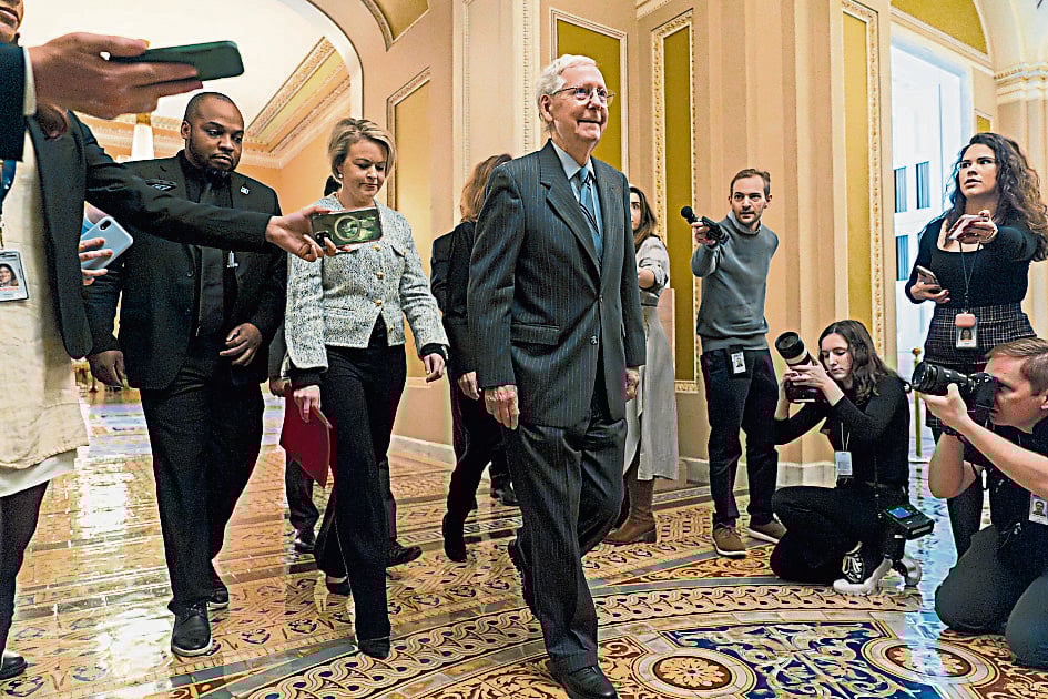 天下事主文∕ 美史上任期最长 麦康奈尔哽咽请辞:现在是新一代领导人的时候