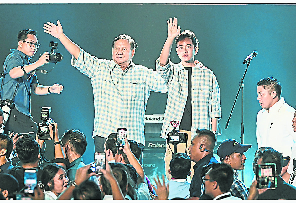 天下事主文)对手质疑胜果 普拉博沃承诺当全民总统 誓用“最好的人”组政府