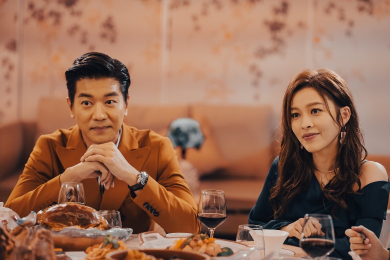 婚后事｜黎诺懿真空全裸泡浴 太大胆全删光