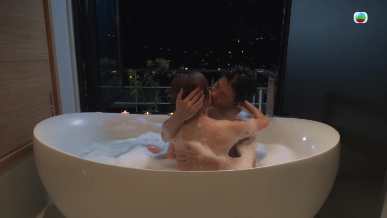 婚后事｜黎诺懿真空全裸泡浴 太大胆全删光