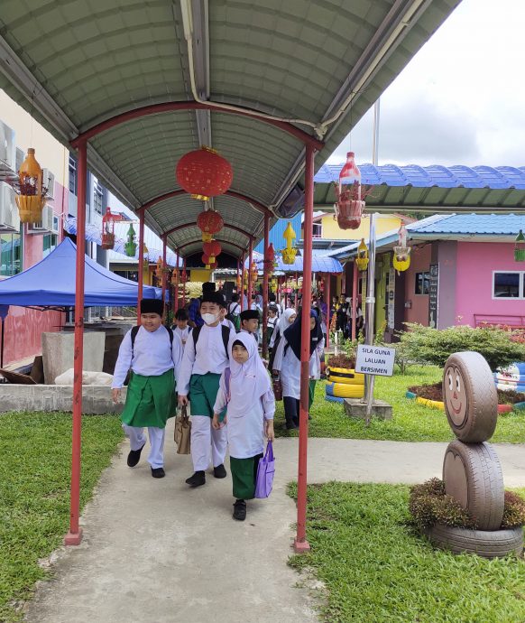 学生几乎全穆斯林零华裔