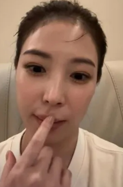 客串《我老公》肿唇抢戏 宝儿直播解画修脸疑云