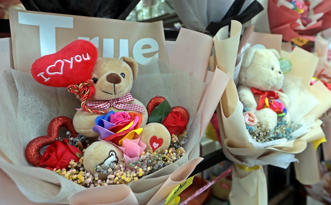 封面-大都会/情人节花市慢热 玫瑰花涨幅最高 近30%/多图(选下)