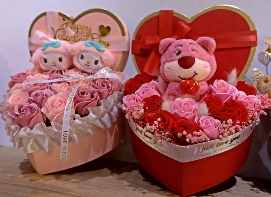 封面-大都会/情人节花市慢热 玫瑰花涨幅最高 近30%/多图(选下)