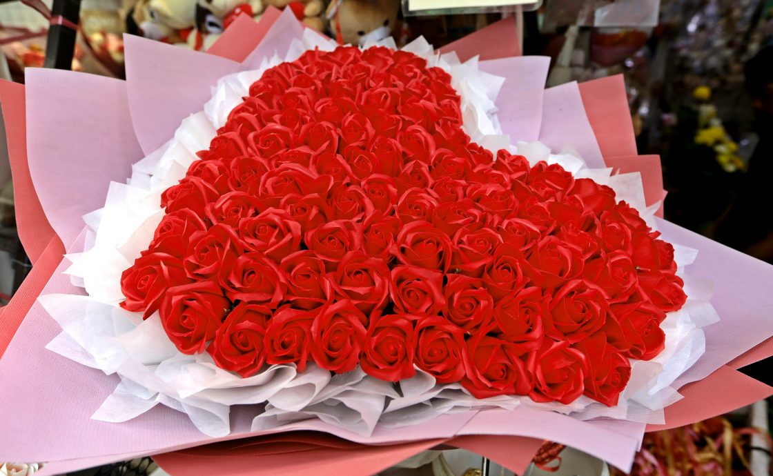 封面-大都会/情人节花市慢热 玫瑰花涨幅最高 近30%/多图(选下)