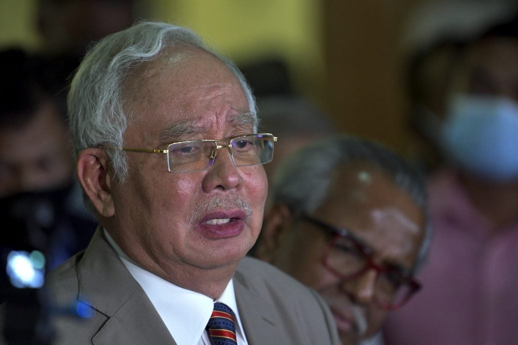 封面头条///有条件特赦 罚2.1亿变5千万 纳吉刑期减至6年