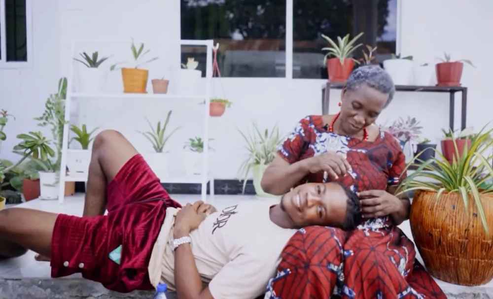 差56岁嬷孙恋！八旬富婆倒追24岁“鲜肉运匠”是因为