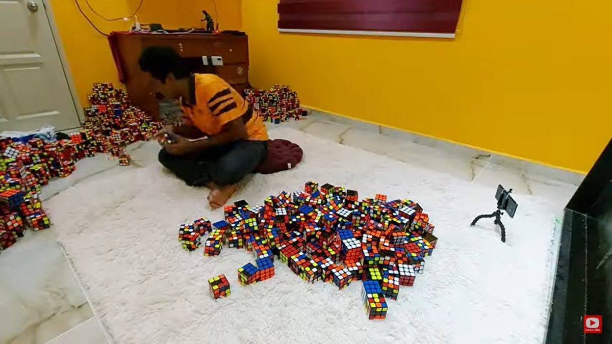 男子用魔术方块打造元首肖像马赛克艺术墙