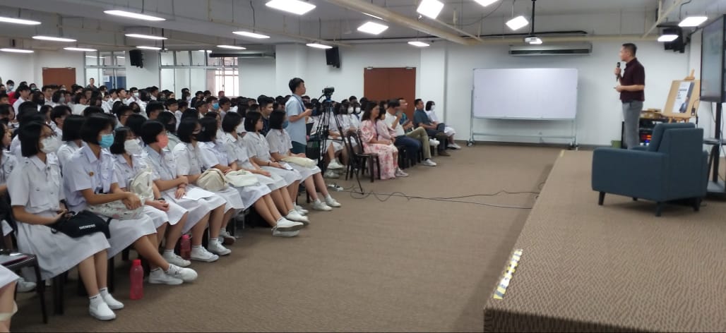 **已签发**全国：返校勉励学弟妹，纪家葵：坚守“不忘初心、牢记使命”科学家精神