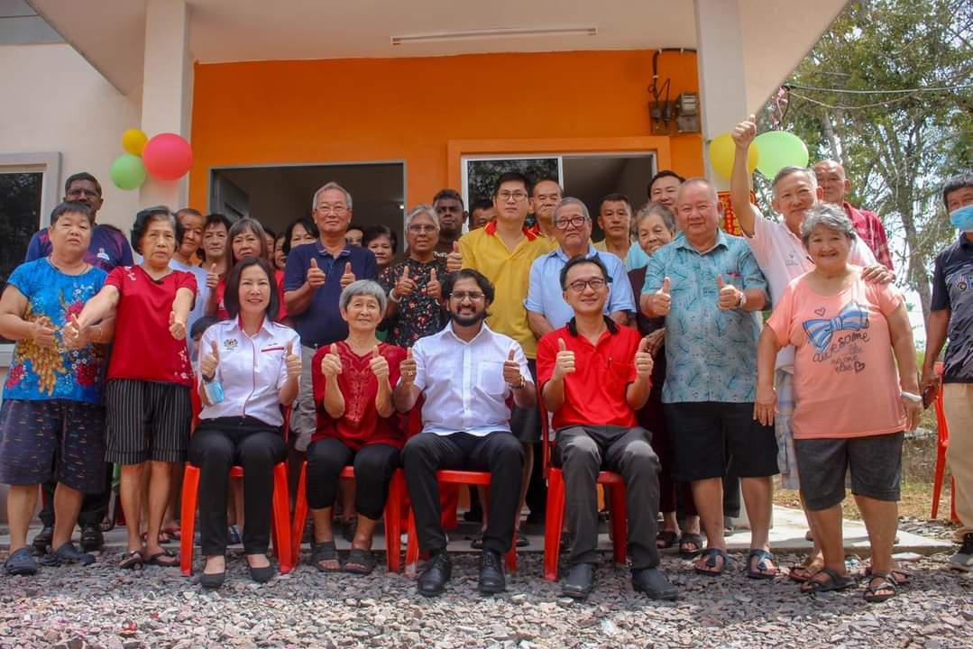 **已签发**柔︰政府全资房屋重建竣工,东孟新村受惠户迁入过年